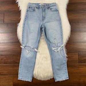 Abercrombie & Fitch 27 High Rise Mom Jeans in Light Wash Distressed Knee Slash